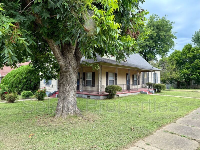 904 W Oak Ave in Jonesboro, AR - Building Photo