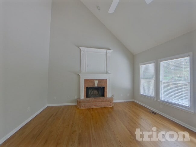 1114 Fairview Club Cir in Dacula, GA - Foto de edificio - Building Photo