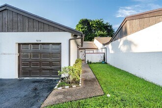 9234 Wedgewood Ln in Tamarac, FL - Building Photo - Building Photo