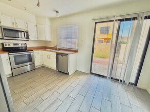 5704 E Aire Libre Ave, Unit 1218 in Scottsdale, AZ - Building Photo - Building Photo