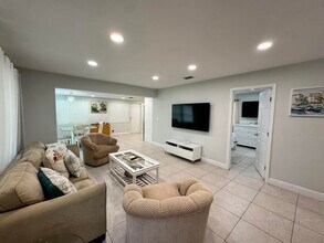 2520 Ridgeway Ave in West Palm Beach, FL - Building Photo - Building Photo