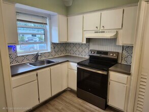 5940 NW 13th St in Sunrise, FL - Foto de edificio - Building Photo