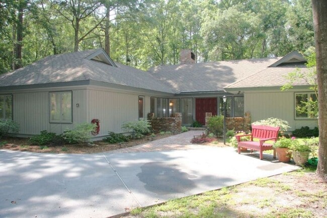 property at 4 Bent Hook Ct