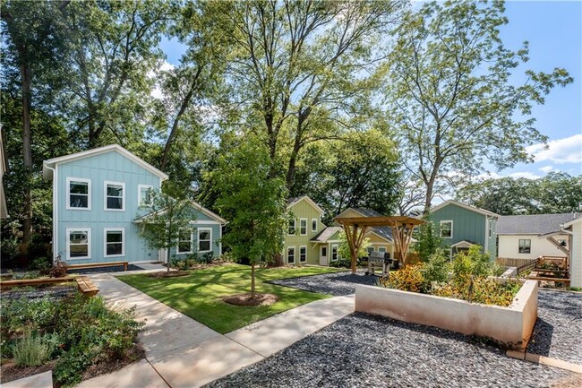 1353 Finley St NE in Atlanta, GA - Building Photo - Building Photo