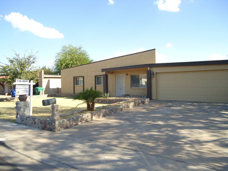1835 E Farmdale Ave in Mesa, AZ - Building Photo