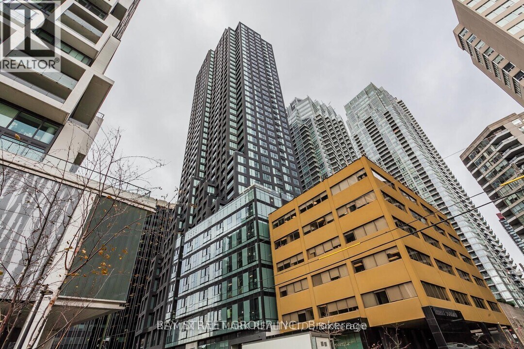 20 Soudan Ave in Toronto, ON - Building Photo