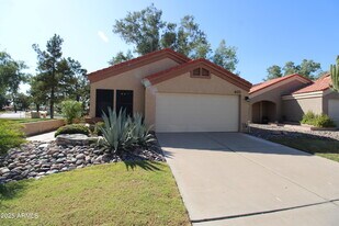 602 N Cobblestone St in Gilbert, AZ - Building Photo