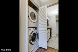 1411 Ridge Pl SE, Unit 4 in Washington, DC - Foto de edificio - Building Photo