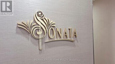 7 Lorraine Dr in Toronto, ON - Building Photo - Building Photo