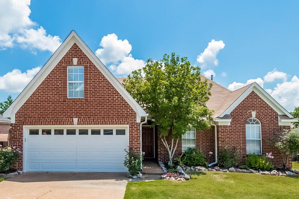 5726 Sparrow Run in Olive Branch, MS - Building Photo