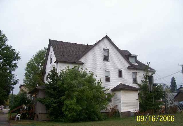 115 S 3rd St in Virginia, MN - Foto de edificio