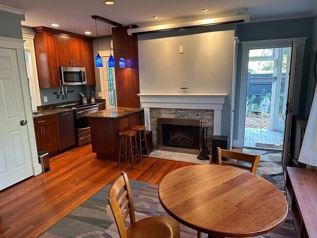 22 Ash St, Unit 22 in Cambridge, MA - Building Photo - Building Photo