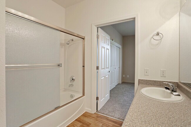 8905 Davis Rd, Unit E-32 in Stockton, CA - Building Photo - Building Photo