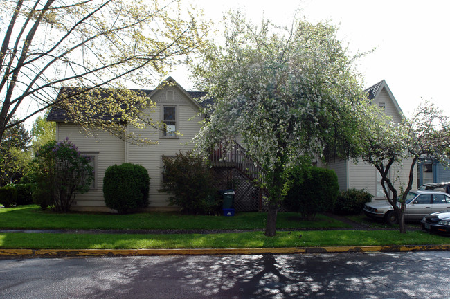 312-316 E 16th Ave in Eugene, OR - Foto de edificio - Building Photo