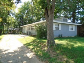1857 College Heights Rd in Manhattan, KS - Building Photo