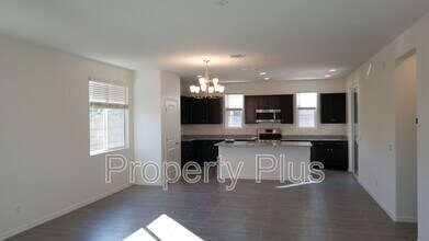 2213 W Carol Ann Way in Phoenix, AZ - Building Photo - Building Photo