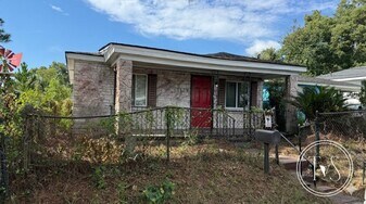 1129 Darwin St in Savannah, GA - Building Photo