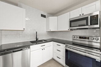 209 N Spring St in Winston-Salem, NC - Foto de edificio - Building Photo