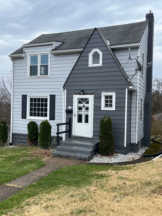 212 N Forest Ave in Steubenville, OH - Building Photo