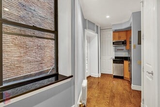 330 E 35th St in New York, NY - Building Photo - Building Photo