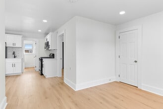 44 Grant Ave, Unit B in Kearny, NJ - Foto de edificio - Building Photo