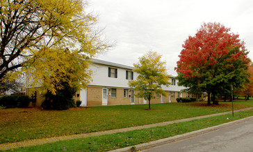 2216 Laurelwood Dr in Columbus, OH - Building Photo - Building Photo