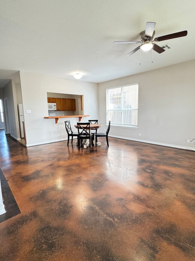 126 Sandstone Dr in Jarrell, TX - Building Photo - Building Photo