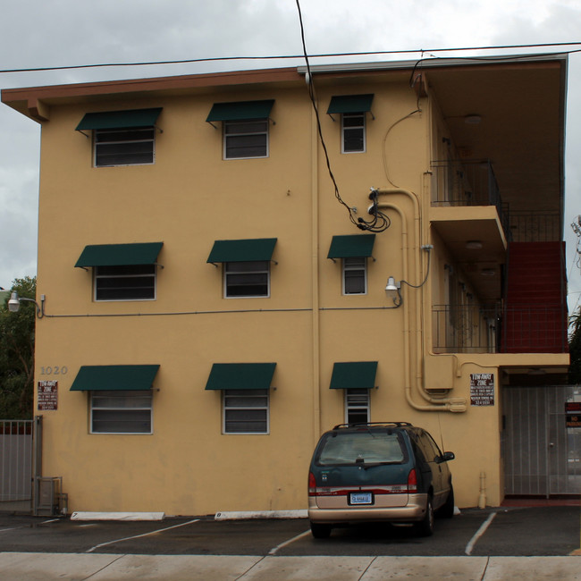 1020 SW 7th St in Miami, FL - Foto de edificio - Building Photo