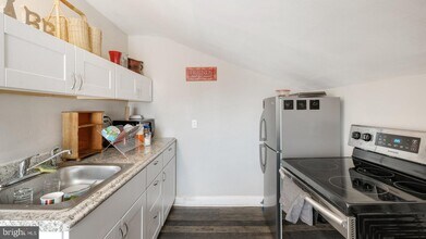 448 E Baltimore Ave, Unit 3 in Clifton Heights, PA - Building Photo - Building Photo