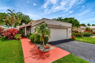 5760 Piping Rock Dr in Boynton Beach, FL - Building Photo