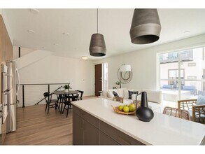 7 West Dr in Excelsior, MN - Building Photo - Building Photo