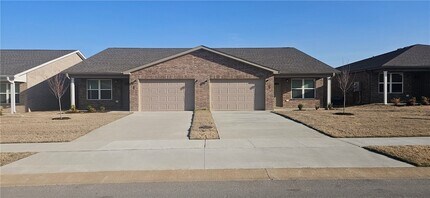 520 NW 68th Ave in Bentonville, AR - Foto de edificio - Building Photo