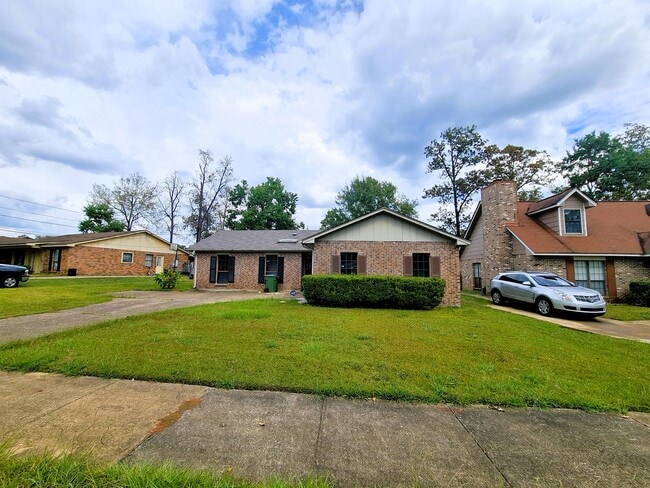 3044 Cross Creek Dr in Montgomery, AL - Building Photo - Building Photo