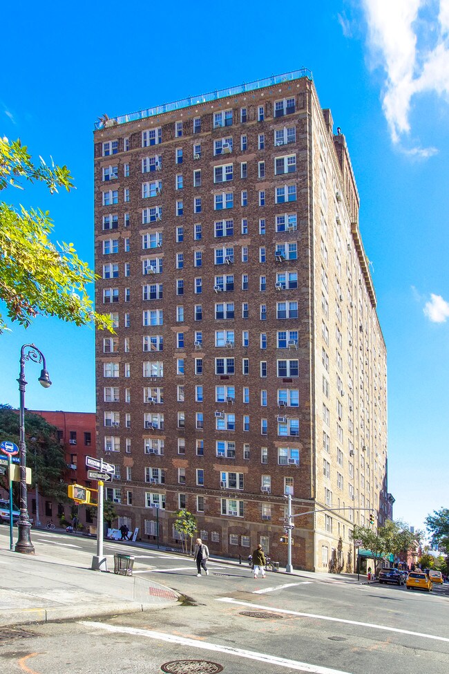 299 W 12th St in New York, NY - Building Photo - Building Photo
