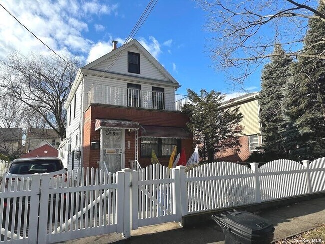 92-28 220th St-Unit -2F in Queens, NY - Building Photo - Building Photo