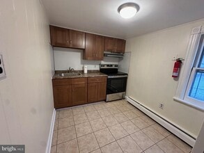 225 Wood St in Bristol, PA - Building Photo - Building Photo