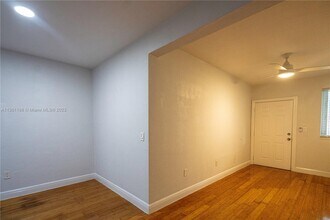 7315 Carlyle Ave-Unit -3 in Miami Beach, FL - Building Photo - Building Photo