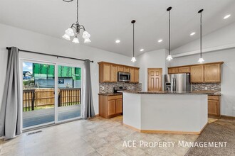904 Haakon St in Rapid City, SD - Foto de edificio - Building Photo
