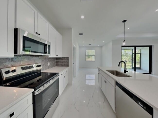 2309 NE 39th St in Cape Coral, FL - Building Photo - Building Photo