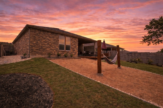 337 Barnhill Lp in Dripping Springs, TX - Building Photo - Building Photo