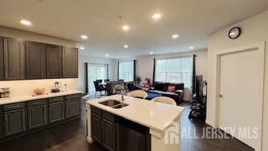 727 Lorhan Dr in Piscataway, NJ - Building Photo - Building Photo