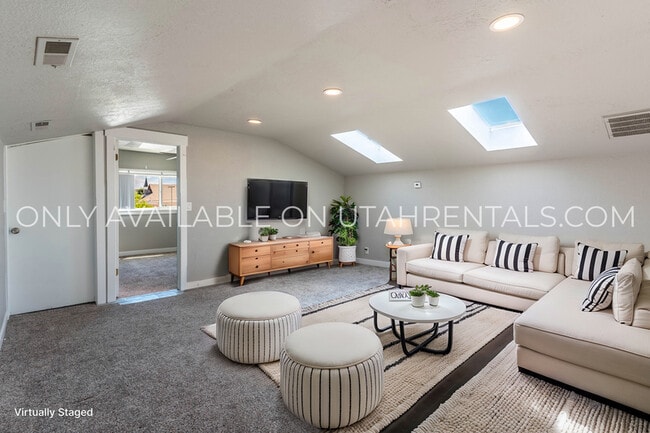 87 N Center St