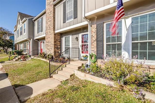 32 Abbey Rd in Euless, TX - Foto de edificio