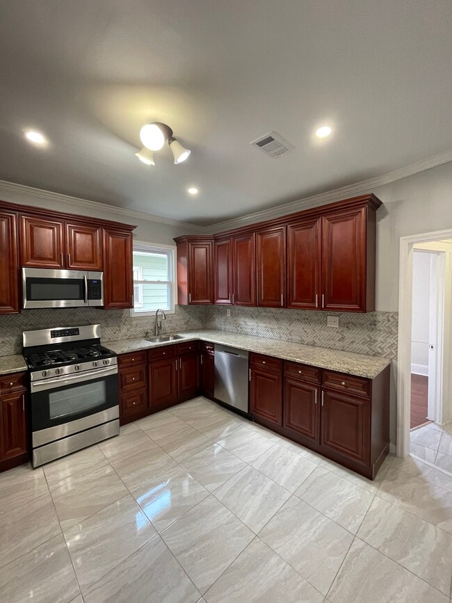 1018 Kilsyth Rd, Unit 2