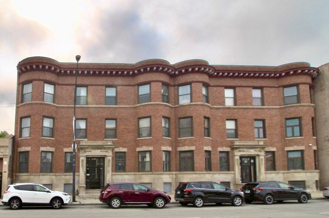 3718 S Indiana Ave in Chicago, IL - Building Photo