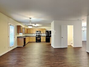 3904 Edgewood Terrace Rd in Greensboro, NC - Foto de edificio - Building Photo