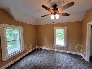 521 W 22nd St in Cedar Falls, IA - Building Photo - Building Photo