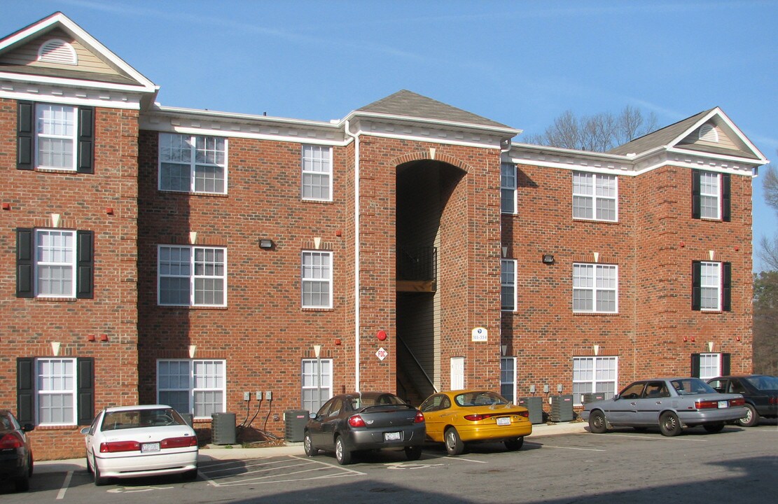 Golden Student Housing in Salisbury, NC - Foto de edificio