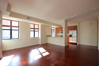 451 W Huron St, Unit 808 in Chicago, IL - Building Photo - Building Photo