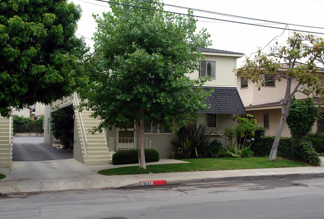 1637 E Maple Ave in El Segundo, CA - Foto de edificio - Building Photo